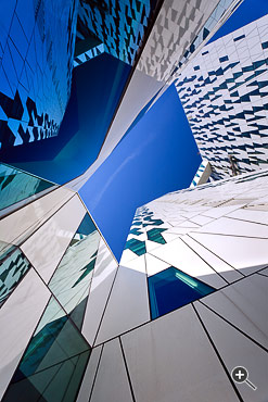 Moderne Architektur des Bella Sky Comwell Hotel Copenhagen in Kopenhagen, D&auml;nemark.