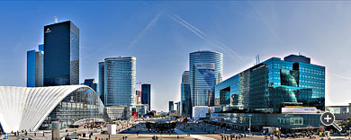 Skyline moderner Geb&auml;ude im Viertel La Defense in Paris, Frankreich.