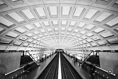 Moderne Architektur in einer U-Bahn-Station in Washington, USA.