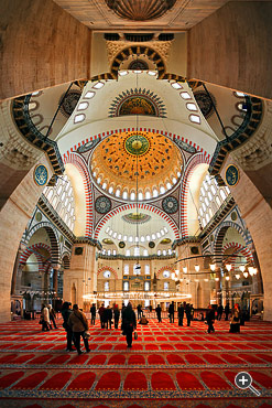 Innenansicht der S&uuml;leymaniye-Moschee in Istanbul, T&uuml;rkei.