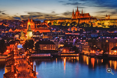 Blick auf die Skyline von Prag im Sonnenuntergang, Tschechien.