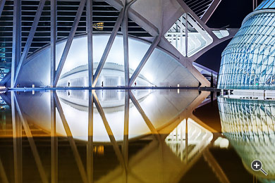 Moderne Architektur des Geb&auml;udes Wissenschaftsmuseum (Museu de les Ciencies Príncipe Felipe) in der Stadt der K&uuml;nste und Wissenschaften in Valencia, Spanien.
