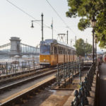 Straßenbahnlinie 2 vor der Kettenbrücke