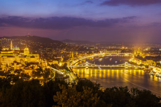 Blick auf Budapest nach Sonnenuntergang