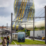 Die Straßenbahnlinie B in der Station Cité du Vin vor dem gleichnamigen Museum