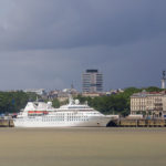 Das Kreuzfahrtschiff Seabourn Legend (bekannt aus dem Film Speed 2) liegt im Hafen von Bordeaux