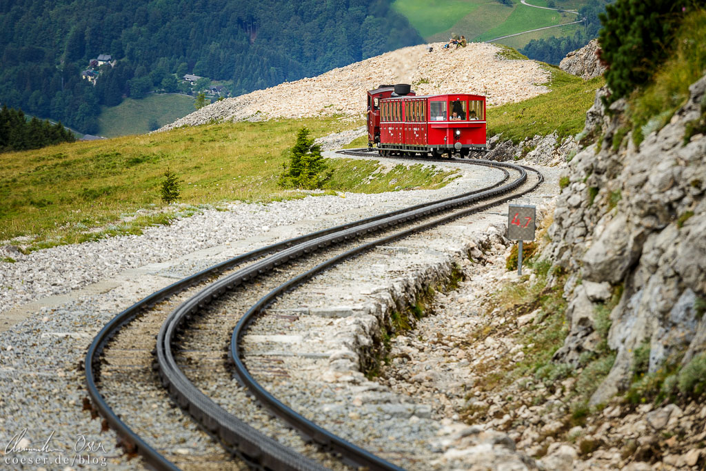 Die Schafbergbahn auf offener Strecke