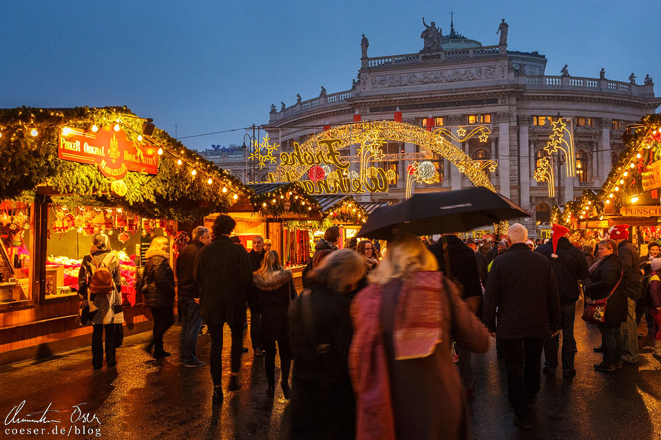 Christkindlmarkt am Rathausplatz in Wien