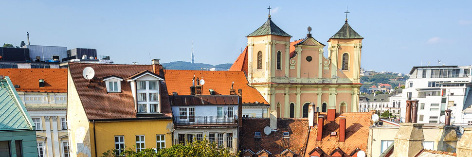 Altstadt von Bratislava mit Blick auf die Trinitarierkirche