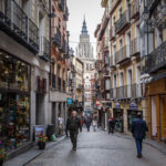 Geschäfte in der Calle Comercio mit Blick auf die Kathedrale