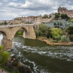 Die Puente de San Martín (Sankt-Martin-Brücke) und dahinter die Altstadt von Toledo
