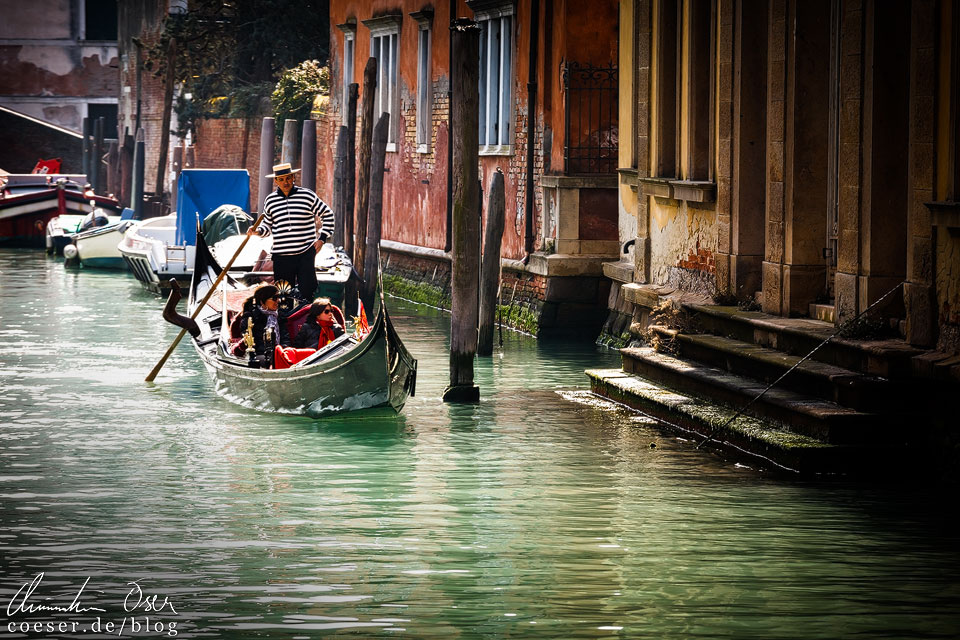 Gondelfahrt während des Karneval von Venedig