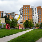 Das Stata Center von Architekt Frank Gehry auf dem Campus des MIT (Massachusetts Institute of Technology)