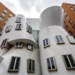 Das Stata Center von Architekt Frank Gehry auf dem Campus des MIT (Massachusetts Institute of Technology)