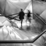 Treppe innerhalb des Madrider Museums CaixaForum der Architekten Herzog & de Meuron