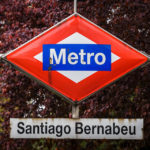 Schild der Metro-Station Santiago Bernabéu in Madrid