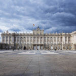 Blick auf die Südseite des Königlichen Palastes (Palacio Real) in Madrid