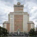 Das Hochhaus Edificio España auf dem Plaza de España in Madrid