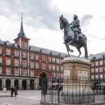 Das Reiterstandbild Philipps III. auf dem Hauptplatz (Plaza Mayor) von Madrid