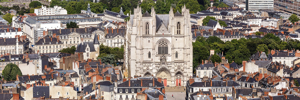 Stadtpanorama mit der Kathedrale von Nantes