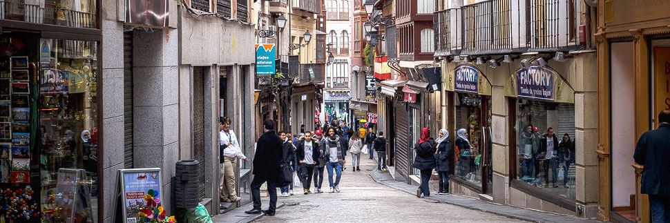 Geschäfte in der Calle Comercio in Toledo