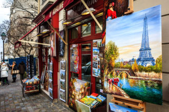 Ein Künstlerladen im Pariser Viertel Montmartre