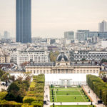 Blick von der Aussichtsterrasse des Eiffelturms auf den Tour Montparnasse