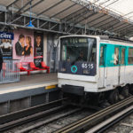 Die Pariser Métro fährt auf Gummireifen und Schienen