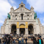 Der Eintritt in die Basilika Sacré-Cœur geht aber trotz vieler Menschen schnell vonstatten