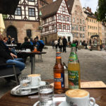 Eine Pause im Café Bar Wanderer bietet schöne Ausblicke auf die Umgebung