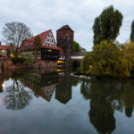 Der Weinstadel mit Henkerhaus und Henkersteg in der Dämmerung