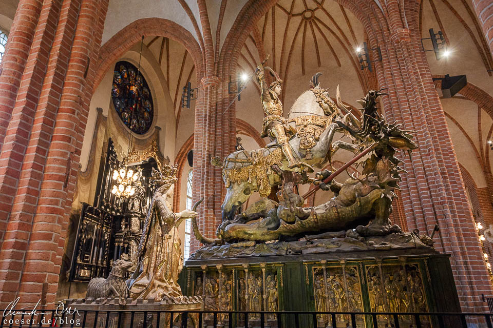 Die Skulpturengruppe des Heiligen Georg mit dem Drachen in der Storkyrkan (Nikolaikirche) in Stockholm