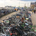 Tausende Fahrräder erwarten den Amsterdam-Besucher