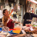 Verkäufer in der Markthalle Mercado Central