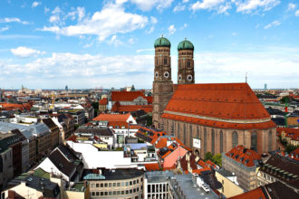 Blick auf die Frauenkirche in München