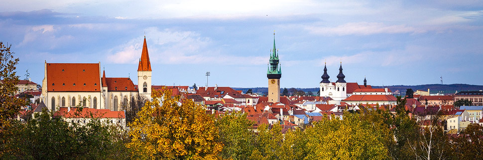 Blick auf Znaim mit der St.-Nikolaus-Kirche, dem Rathausturm und die Dominikanerkirche