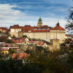 Blick vom Kuhberg auf das Kloster Louka