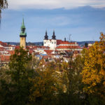 Blick vom Kuhberg auf den Rathausturm und die Dominikanerkirche in Znaim
