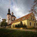Kirche des Heiligen Hippolyt und Kloster der Kreuzherren mit dem Roten Stern auf dem Pöltenberg