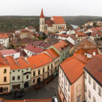Blick vom Znaimer Rathausturm auf die St.-Nikolaus-Kirche