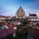 Die St.-Nikolaus-Kirche in Znaim während eines Sonnenuntergangs