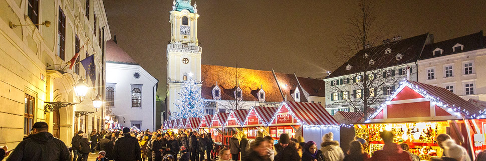 Weihnachtsmarkt auf dem Hauptplatz in Bratislava