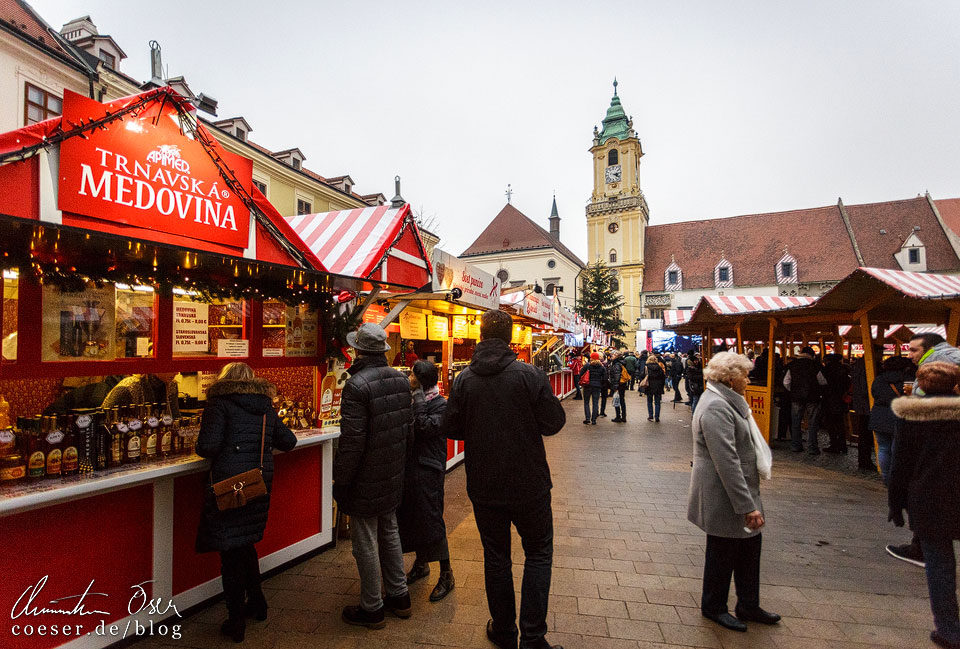 Weihnachtsmarkt auf dem Hauptplatz von Bratislava
