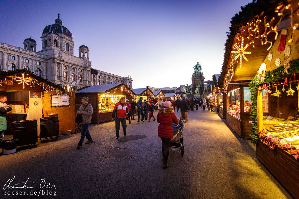 Weihnachtsdorf am Maria-Theresien-Platz in Wien