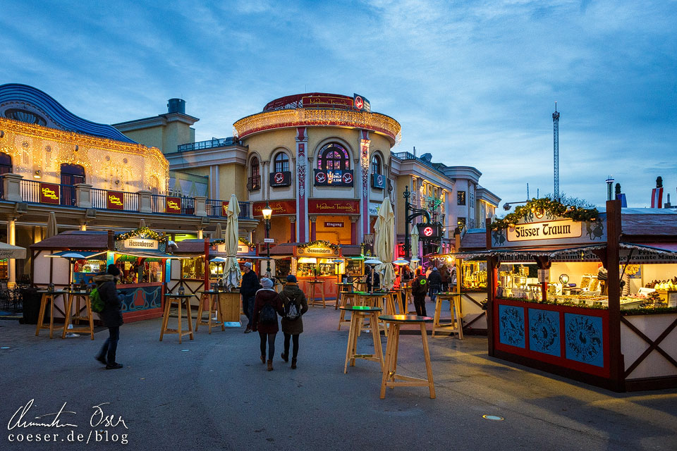 Wintermarkt vor dem Riesenrad im Prater in Wien