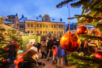 Weihnachtsmarkt vor dem Schloss Hellbrunn in Salzburg