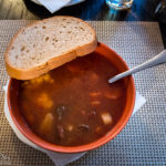 Ungarische Gulaschsuppe im Restaurant Gambrinus