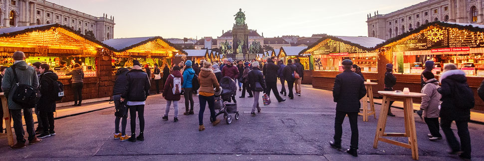 Weihnachtsdorf am Maria-Theresien-Platz in Wien