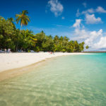 Strand und Palmen auf der Insel Meeru (Malediven)