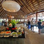 Das Buffetrestaurant Farivalhu auf der Insel Meeru (Malediven)